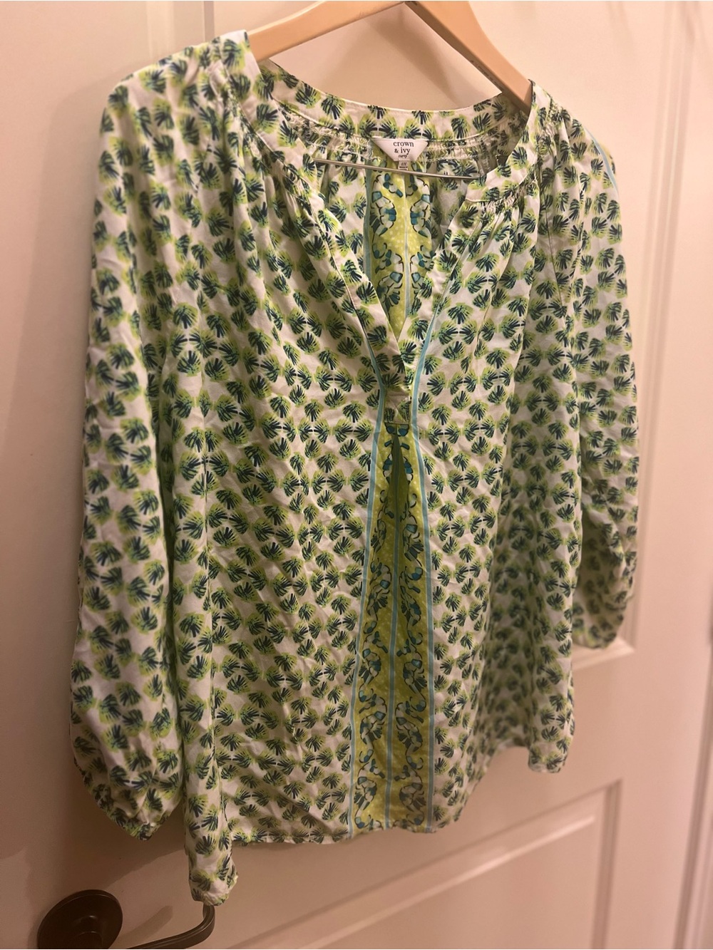 Crown & Ivy Curvy 0X Green Floral Peasant Blouse Boho Lightweight Top